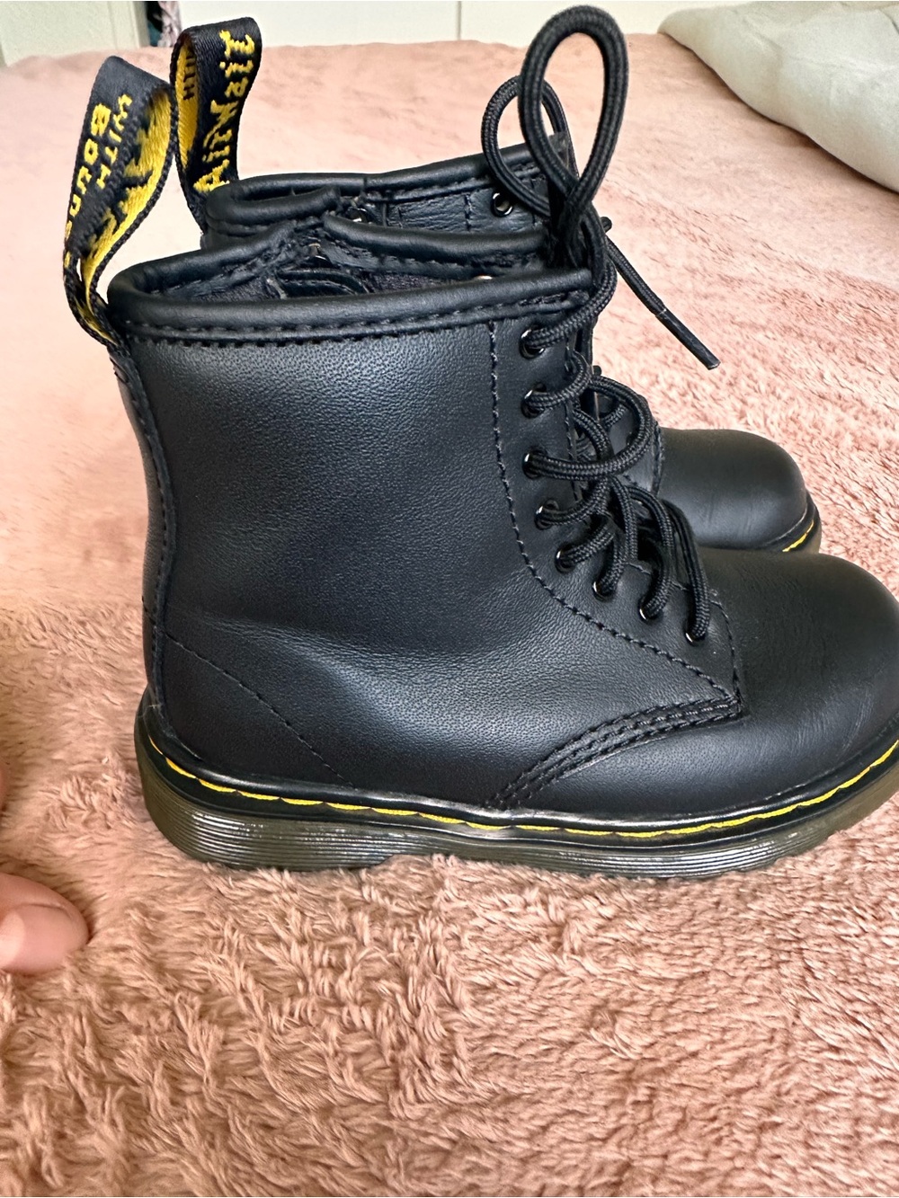 Dc Martens toddler 9 lace -Up Kids black Boots with Yellow Stitch Detail New